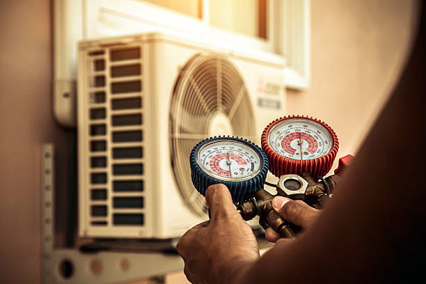 Professional Hvac technician working in Centreville, IL